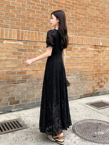 赫本风黑色蕾丝雪纺连衣裙女2024年夏季新款气质显瘦过膝长裙裙子