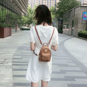 香港代购真皮小包包双肩包女2024年新款潮时尚铆钉书包迷你背包女