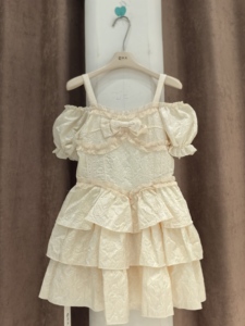 8830连衣裙2024夏季新款森女系温柔气质显白蝴蝶结短公主连衣裙。