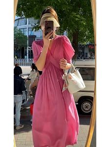 高级感玫粉色长裙子拍照三亚海边度假连衣裙云南旅游沙滩裙女夏季