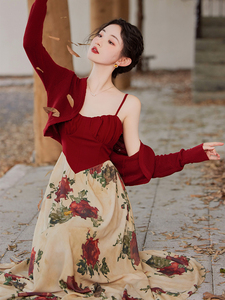 春季女装复古法式浪漫红色印花吊带裙+开衫港风套装高级感气质