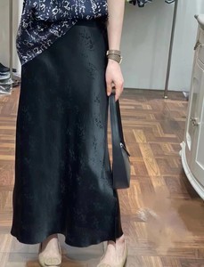 欧货醋酸半身裙2024春季新款韩版法式复古风小众提花高腰黑色裙子