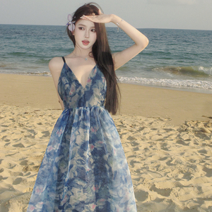 蓝色纯欲碎花吊带连衣裙女夏海边度假氛围感性感露背沙滩仙女长裙