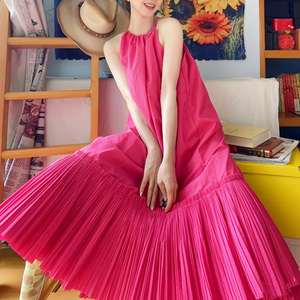 夏季新款法式玫红色纯欲叠层镂空吊带百褶连衣裙女度假风气质长裙