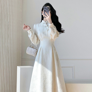 新中式国风白色旗袍连衣裙女冬季内搭高级感订婚领证伴娘长裙礼服