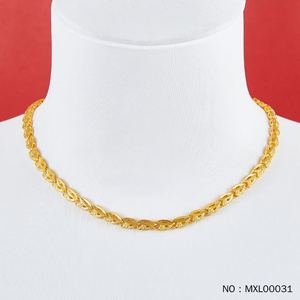 黄金美妆项链 市场上经典的项链款式之一，颗颗心形相连而成