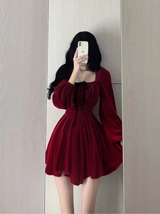 法式红色丝绒连衣裙女秋冬季高级感气质蓬蓬公主裙收腰小个子短裙