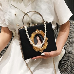 新款人物油画古董手提包时尚珍珠链条单肩包复古巴洛克浮雕盒子包