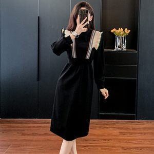 秋冬新款连衣裙女高级设计感小众气质收腰显瘦黑色木耳边卫衣裙子