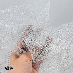 白银色闪亮面硬网纱菱形格子镂空造型设计大网眼布料透视透明面料