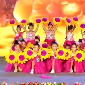 六一幼儿园舞蹈蓬蓬纱裙表演服女童单肩桃花朵朵开演出服花仙子服