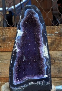 精品巴西紫晶洞  巴西紫水晶洞 14.45 玛瑙边