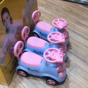 小猪儿童佩奇扭扭车带音乐滑行溜溜车四轮滑行车1-3岁宝宝玩具车