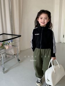 韩版女童套装2024开春新款洋气时尚黑色夹克女宝宝春装绿色工装裤