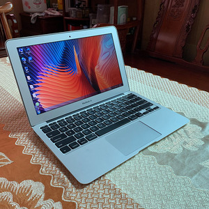 AppIe苹果 MacBoot  Air 1370  11寸屏幕超薄方便携带笔记本电脑