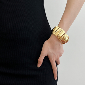 2023新款杨树林不规则褶皱黄铜纹环自律手镯复古高级袖子手环首饰