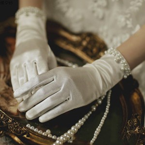 时尚高档婚纱礼仪婚庆新娘白色分指手套短款女士缎面光滑钉珠手套