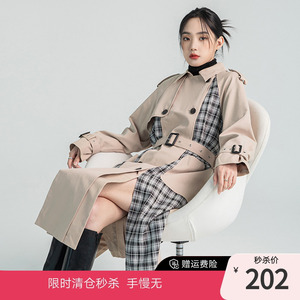 韩都衣舍双排扣风衣外套女2023秋新款格纹拼接长款大衣PV9789