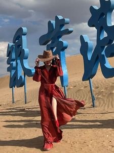 沙漠红色异域风连衣裙女夏西北拍照度假防晒沙滩裙子新疆旅游穿搭