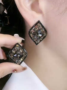 气质黑色菱形水晶耳环新款网红时尚小众设计高级感银针防过敏耳钉