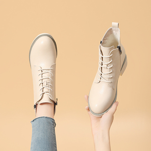 白色短靴女2022年新款春秋季中跟单靴粗跟马丁靴短筒瘦瘦低帮靴子