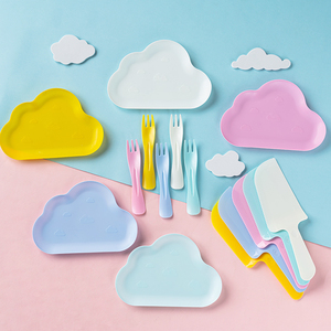 生日蛋糕创意云朵餐盘餐具盘子食品级塑料一次性环保餐碟刀叉套餐