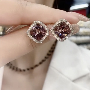 紫色水晶耳钉女小众设计高级感方块耳环2024年新款潮轻奢气质耳饰