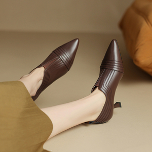 法式气质设计感高跟鞋性感尖头细跟深口单鞋春秋季棕色小及踝靴子