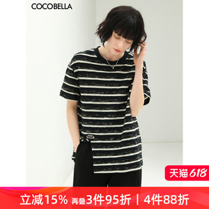 预售COCOBELLA立体段彩黑白条纹短袖T恤女夏侧开叉圆领半袖TS99B