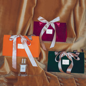 新款韩式创意三角手拎喜糖盒酒红色墨绿橙色伴手礼空盒丝绒包装袋