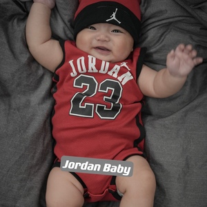 Air Jordan婴儿连体哈衣爬行服帽子袜子套装盒新生儿鞋礼盒AJ711