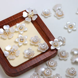 20个花朵形状珍珠带水钻花心DIY新娘团扇帽子包包等DIY饰品配件