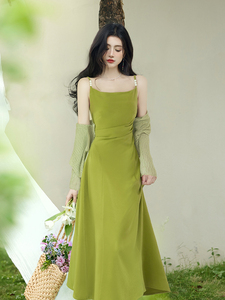 法式绿色连衣裙夏季2024新款高级感气质绝美超仙吊带开衫两件套装