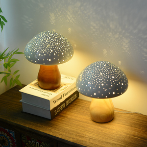 蘑菇氛围灯卧室床头柜台灯创意简约现代中古风书房儿童房间小夜灯