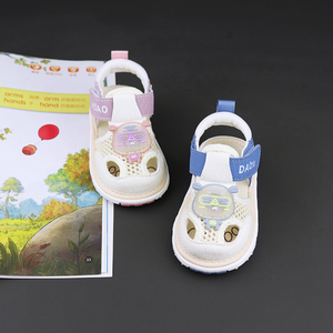 夏季宝宝凉鞋防滑软底男女婴儿学步鞋包头亮灯叫叫鞋0—1岁半童鞋