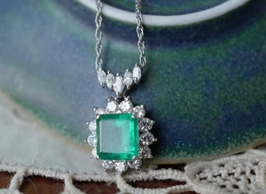 特~日本采购的收藏级3.04克拉公主方祖母绿钻石项链附证书