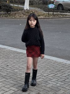 吉小可童装2023冬季新款儿童毛衣红色格子毛呢裙套装潮酷女童衣服