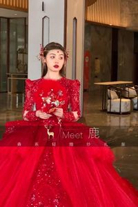 婚纱2023新款新娘长袖蕾丝红色高领包肩皇室宫廷大气长拖尾蓬蓬裙