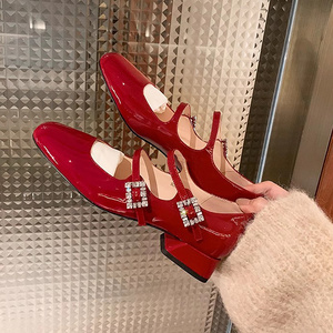 红色单鞋女2024新款春秋浅口方头婚鞋中粗跟漆皮法式复古玛丽珍鞋