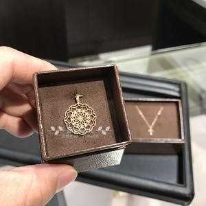 日本代购 agete 阿卡朵 10K黄金 钻石 镂空 复古 蔓藤花纹 吊坠