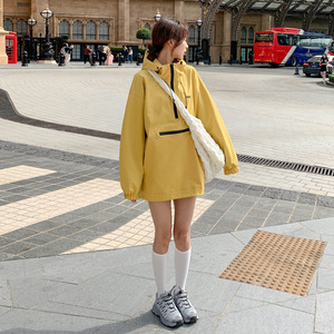 黄色连帽冲锋衣外套女2024年春季新款韩版小个子户外休闲工装夹克