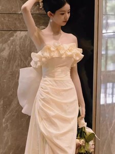 法式高端轻奢小众轻婚纱抹胸礼服晨袍户外外景拍照新娘订婚连衣裙