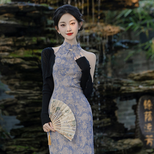 新中式女装2024新款无袖改良旗袍年轻款国风设计感修身挂脖连衣裙
