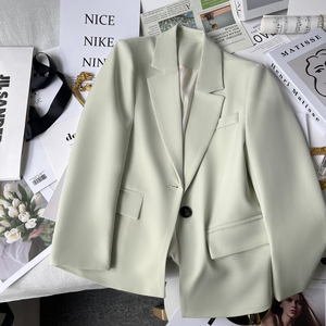 淡绿色春天气息2024年新款韩版短款小西装女小个子外套工作服西服