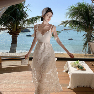 海边度假裙子白色镂空蕾丝吊带v领连衣裙高级感新娘晨拍礼服长裙