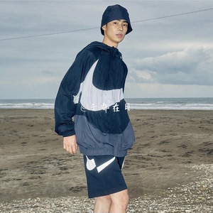 日本耐克限定 Nike 运动休闲轻薄防风大勾拼色尼龙连帽夹克外套