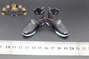 1/6 NBA球星 勒布朗 詹姆斯 10代黑金 篮球鞋模  玩具配件 现货