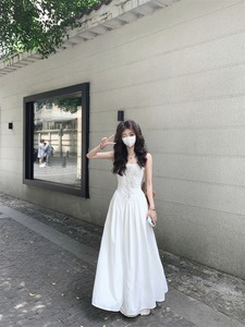 kumikumi新中式刺绣白色吊带连衣裙女2024夏季修身收腰A字裙长裙