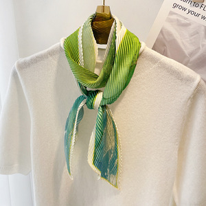 显白好看的绿色小丝巾女压皱细窄飘带发带扎发绑包包装饰长条领巾