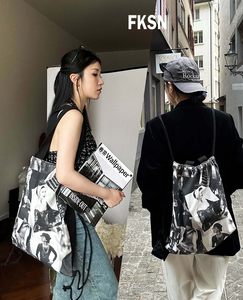 浮夸少女dayu 原创黑白画报电影感帆布双肩包两用购物包 可背电脑